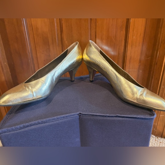 Yves Saint Laurent Shimmering Gold Kitten Heels w/Box - Picture 2 of 8